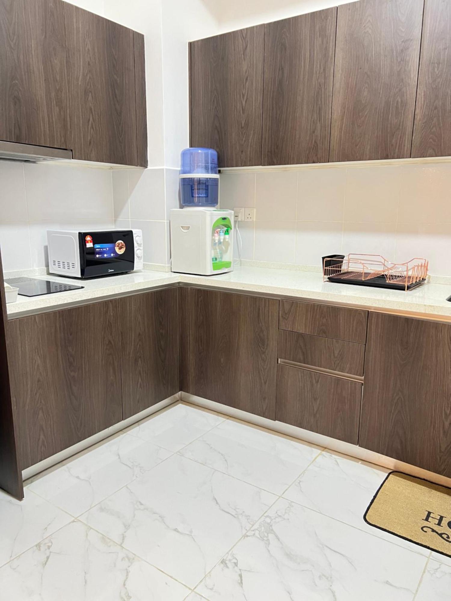 كوتا بْهارو Rizz Residence Troika Kb المظهر الخارجي الصورة